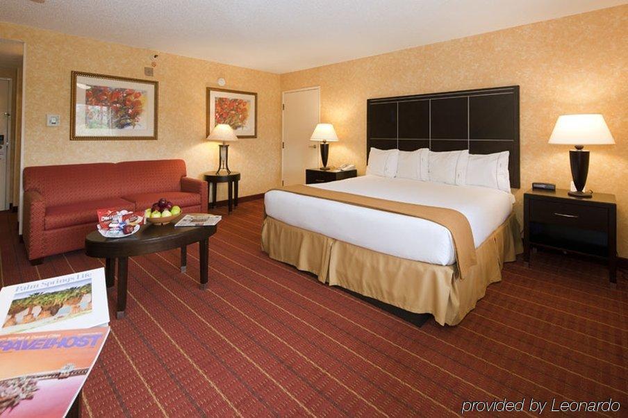 Holiday Inn Express Palm Desert By Ihg Номер фото
